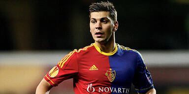 Manchester City an Dragovic dran