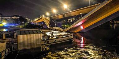 Teil von Elbbrücke in Dresdner Innenstadt eingestürzt