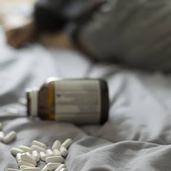 Mädchen mit Drogen vollgepumpt und sterben lassen