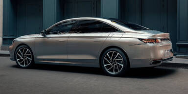 DS 9 greift A6, 5er und E-Klasse an