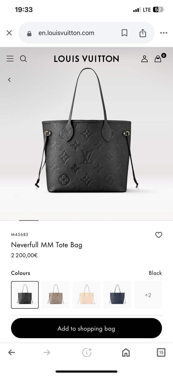 Sie trug dabei eine Louis Vuitton Neverfull MM Tote Bag für 2.200 Euro.