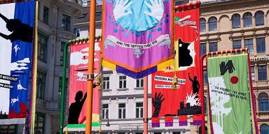 Graben Flaggen Ausstellung