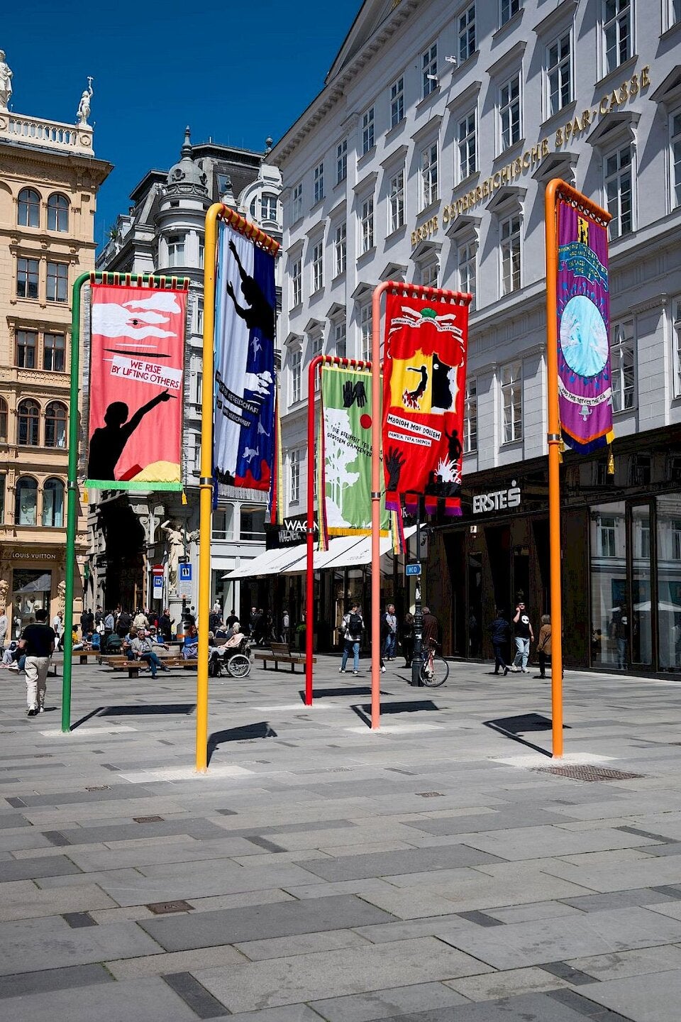 Graben Flaggen Ausstellung