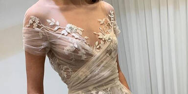 Nippelblitzer bei durchsichtiges Hochzeitskleid