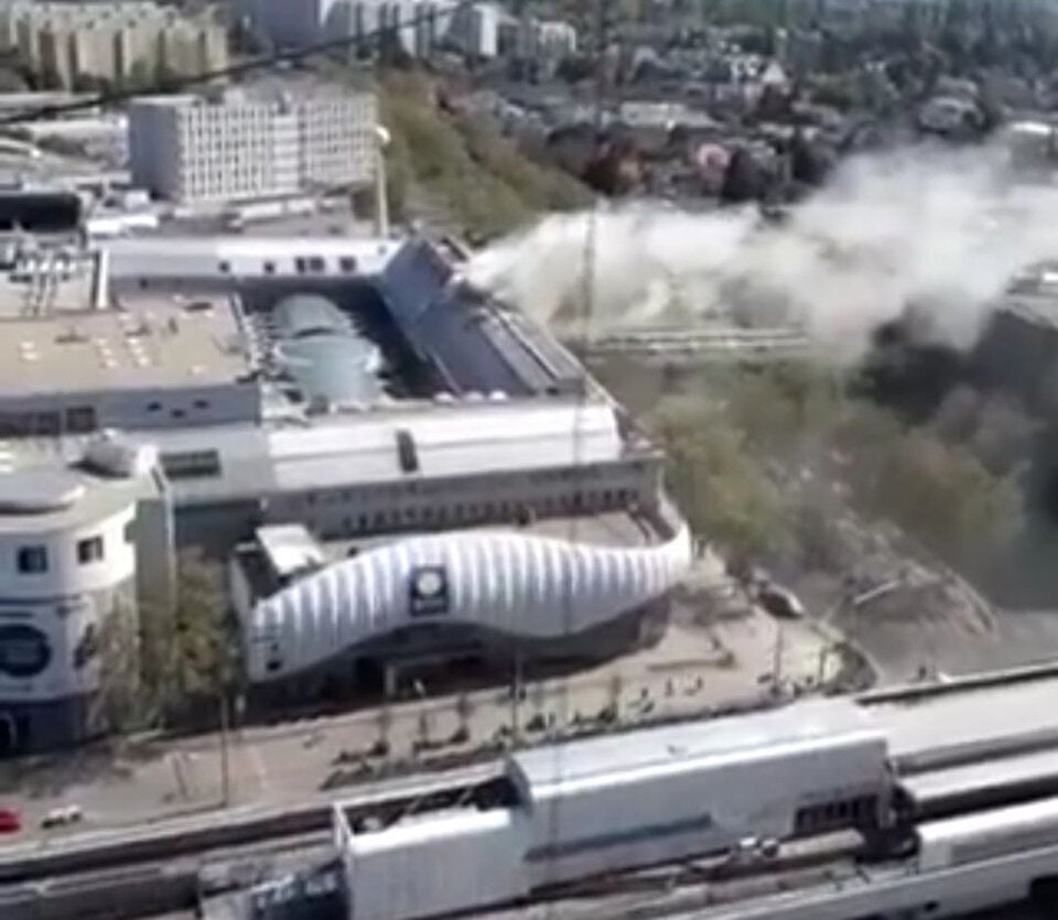 Dachbrand im Wiener Donauzentrum: Floriani verletzt