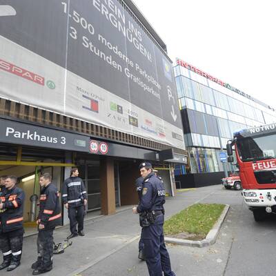 Donauzentrum nach PKW-Brand evakuiert