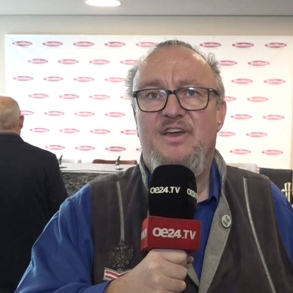 Weltstar Sharon Stone beehrt Innviertler Schaumrollenwelt