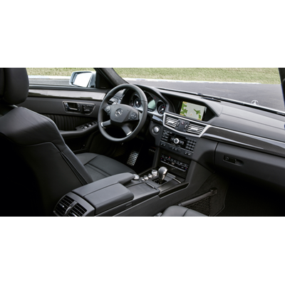 Mit dem E-Klasse T-Modell startet ein Riesenkombi