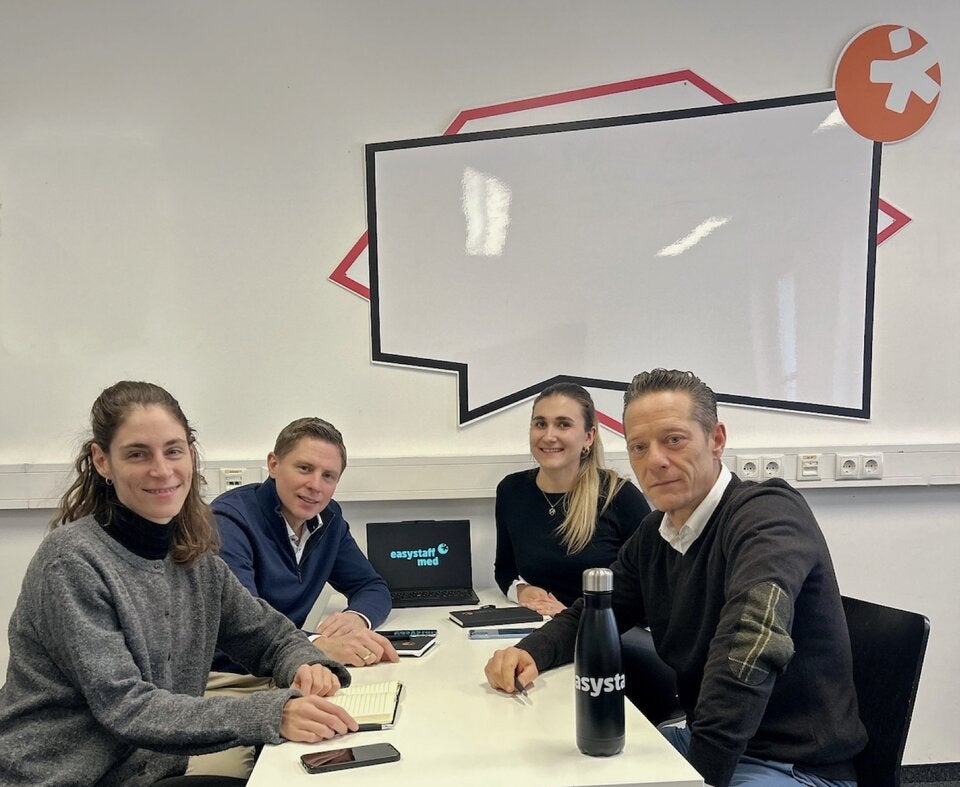 easystaff Medical Services GmbH (v.l.n.r.): Anja Sillipp, Projektmanagerin und DGKP, Alex Tisch, Geschäftsführer, Tatjana Ivic, Projektmanagerin und DGKKP, Michael Kraak, Leiter Operations.