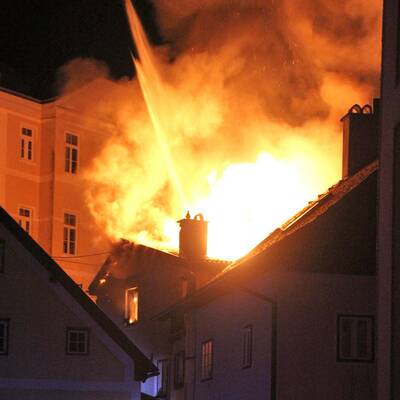 Wohnhaus in Flammen