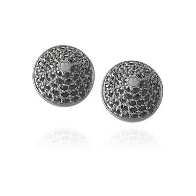 Feines Funkeln am Ohr