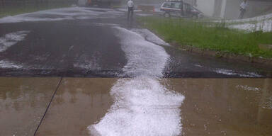 Hagel: Schneepflug auf der A2 unterwegs 