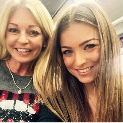 Mutter und Tochter oder Schwestern?