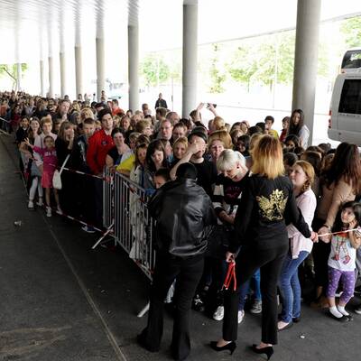 Alle wollen ein Autogramm von DSDS-Siegerin Beatrice Egli.