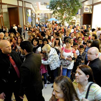 Alle wollen ein Autogramm von DSDS-Siegerin Beatrice Egli.