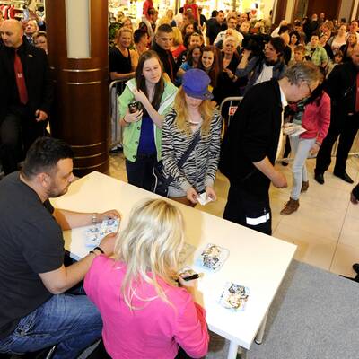 Alle wollen ein Autogramm von DSDS-Siegerin Beatrice Egli.