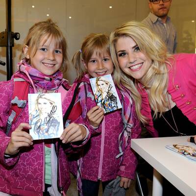 Alle wollen ein Autogramm von DSDS-Siegerin Beatrice Egli.