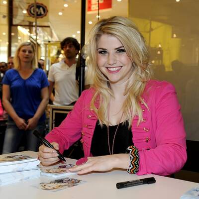 Alle wollen ein Autogramm von DSDS-Siegerin Beatrice Egli.