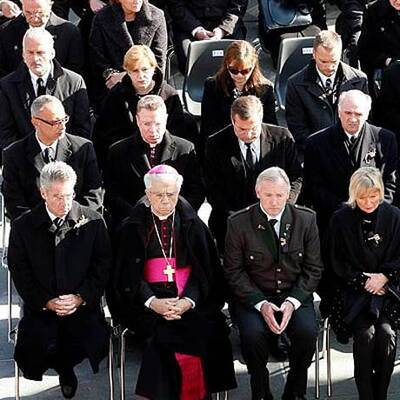 Politik und Prominenz trauern um Haider