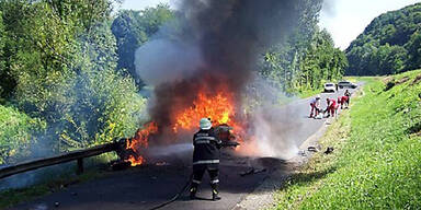 Zwei Biker sterben bei Horror-Crash mit Pkw