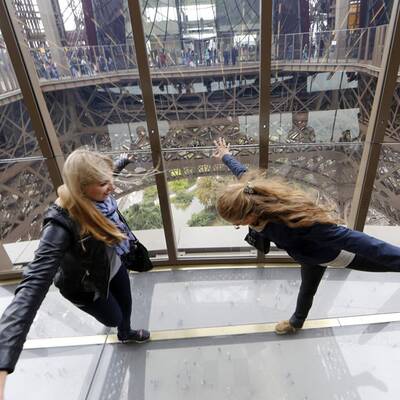 Eiffelturm hat jetzt Glasboden