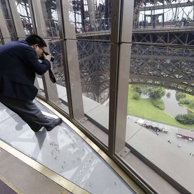 Eiffelturm hat jetzt Glasboden