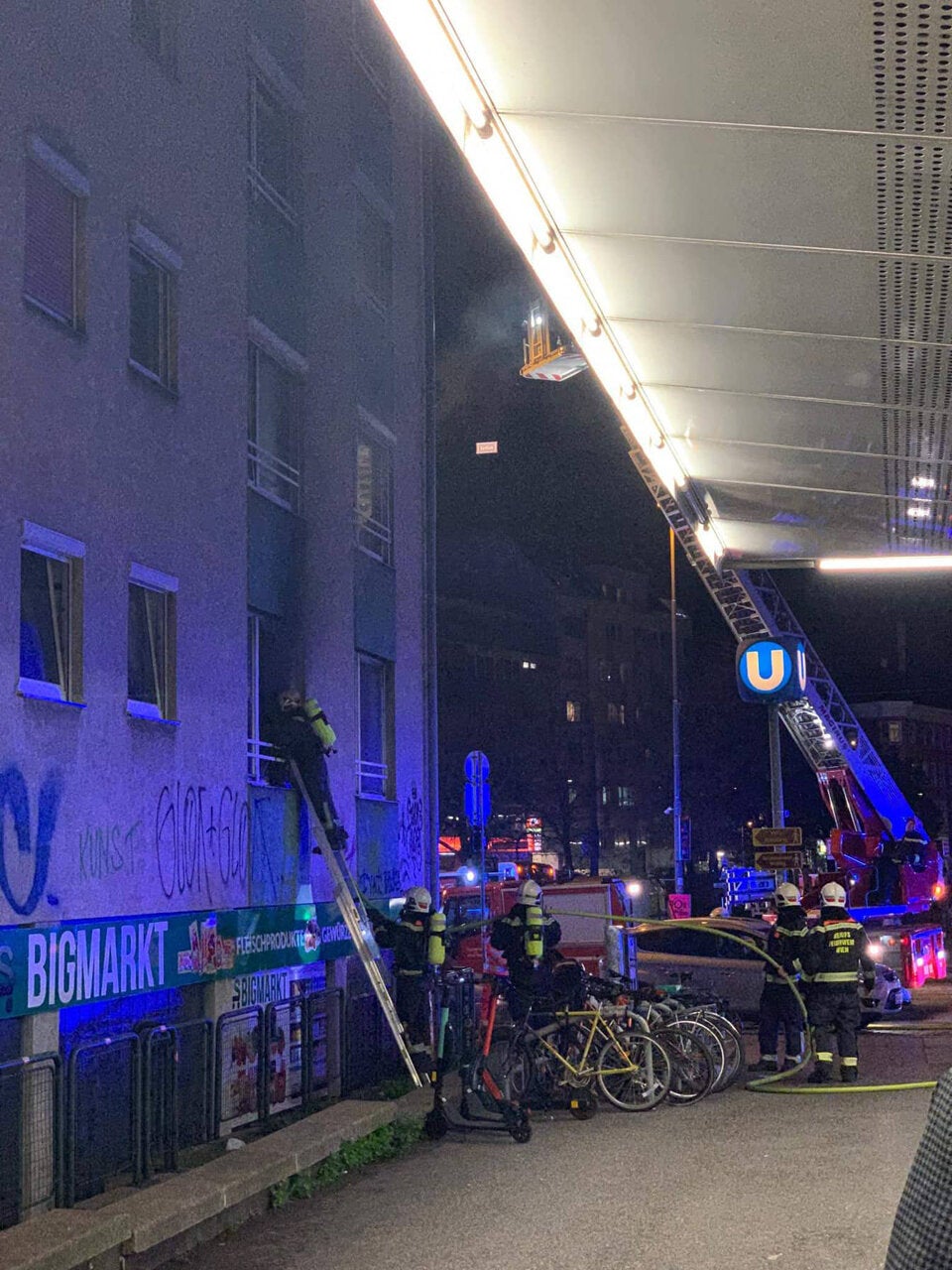 Großeinsatz: Wohnungsbrand auf Rechter Wienzeile