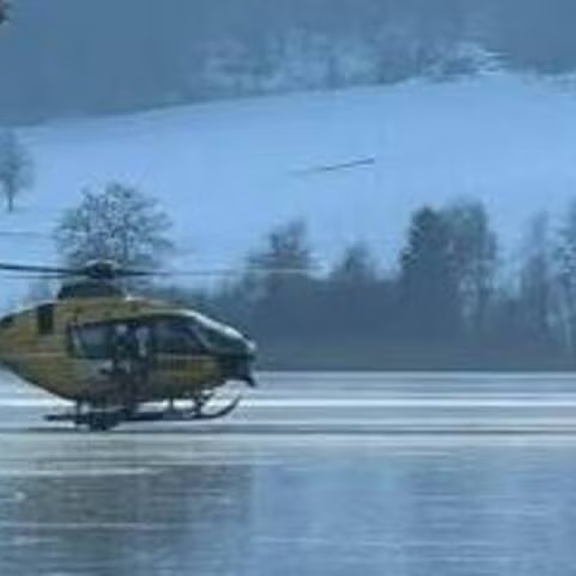 2 Frauen auf Eis eingebrochen - spektakuläre Rettung