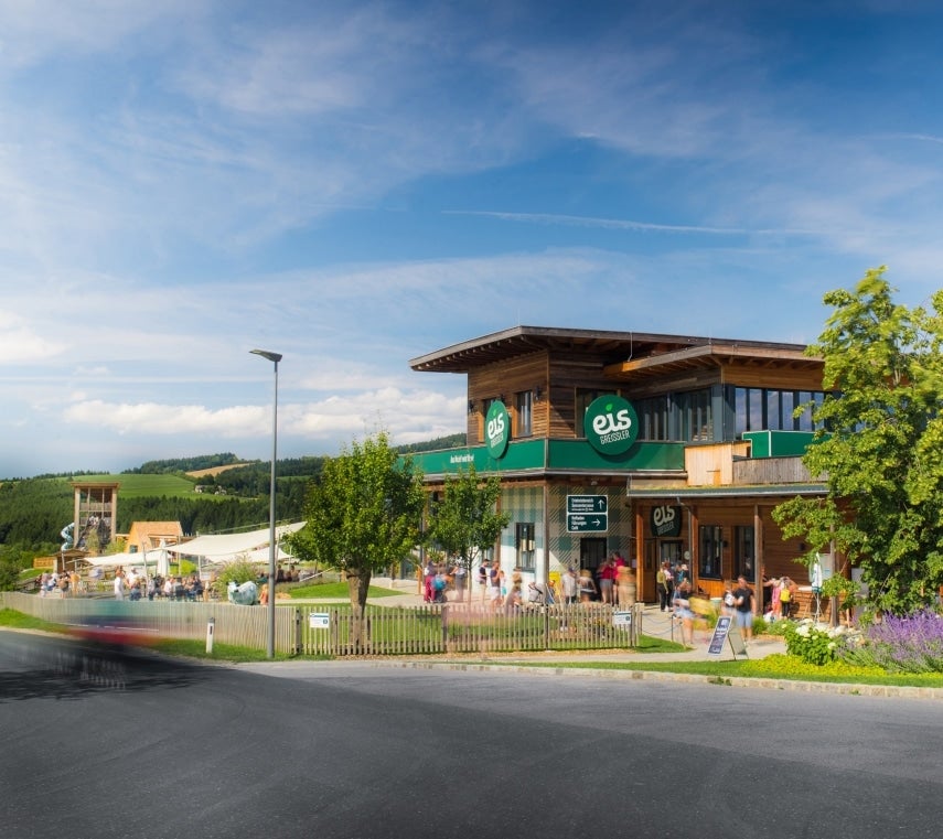Eingang zum Eisgreissler-Vergnügungspark in Krumbach.