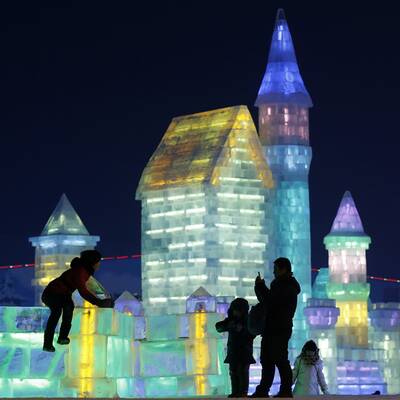 Spektakuläre Eis-Stadt in China