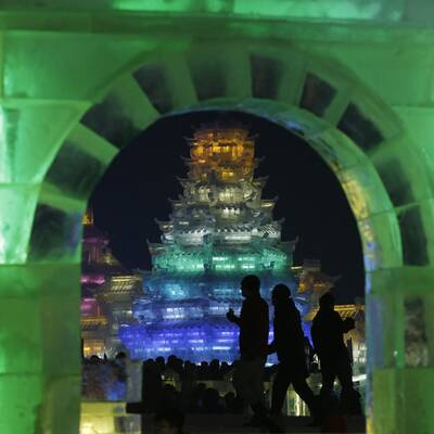 Spektakuläre Eis-Stadt in China