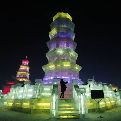 Spektakuläre Eis-Stadt in China