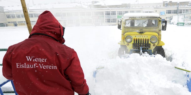 Schnee-Chaos: 4 Tote, mehr als 30 Verletzte