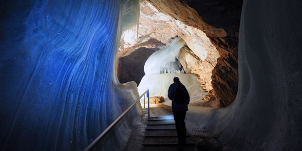 Forscher in Höhle abgestürzt: Rettung läuft