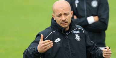 Sturm-Trainer El Maestro f&uuml;r vier Spiele gesperrt