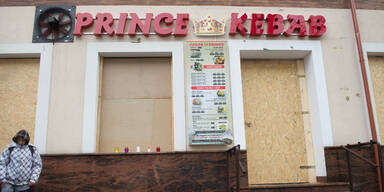 Wütender Mob randaliert vor Kebab-Laden