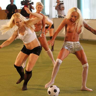 Die besten Bilder der Nacktfußball-EM