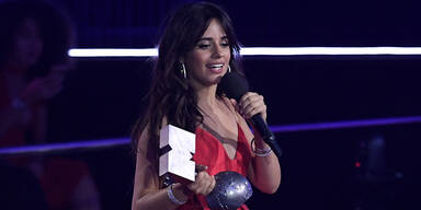 Camila Cabello r&auml;umt bei den MTV EMAs ab