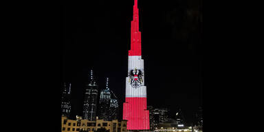 Zum Nationalfeiertag: Burj Khalifa erstrahlt in Rot-Wei&szlig;-Rot