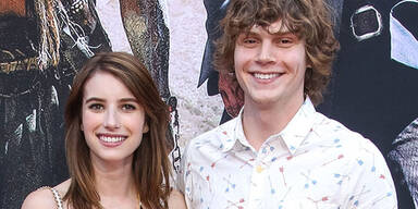 Emma Roberts, Evan Peters