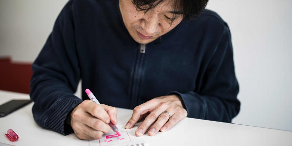 Der Mann, der hinter den Emojis steht