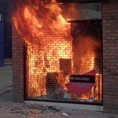 Krawalle in ganz England