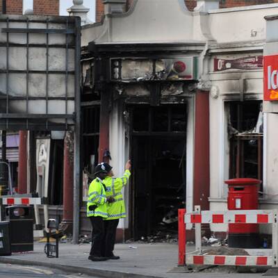 Krawalle in ganz England