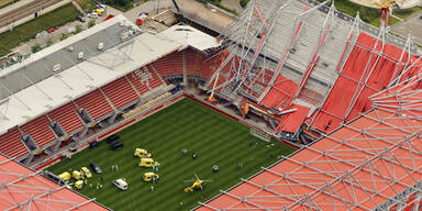 Stadion-Dach eingestürzt: Tote, Verletzte