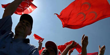 F&uuml;r t&uuml;rkischen "Wolfsgru&szlig;" droht jetzt Strafe