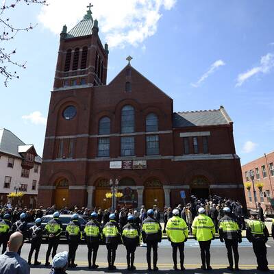 Hunderte Trauergäste verabschieden sich von Krystle Cambpell - Opfer der Boston-Anschläge.