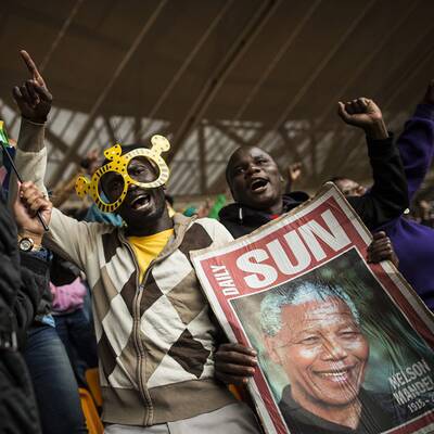 Tausende nehmen Abschied von Nelson Mandela