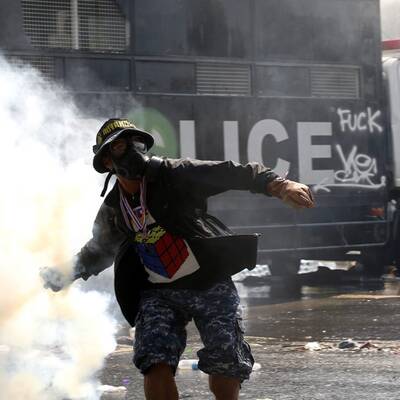 Szenen wie im Bürgerkrieg im Regierungsviertel von Bangkok