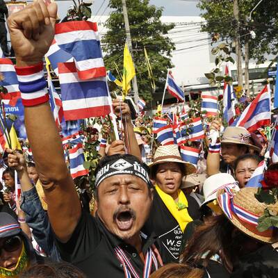 Demonstranten stürmen Regierungsgebäude in Bangkok