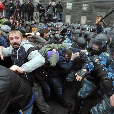 Zusammenstöße zwischen Polizei und Demonstranten.